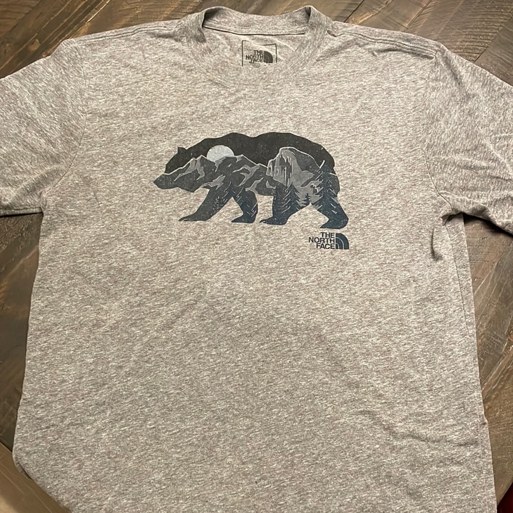 Mens tee in excellent condition